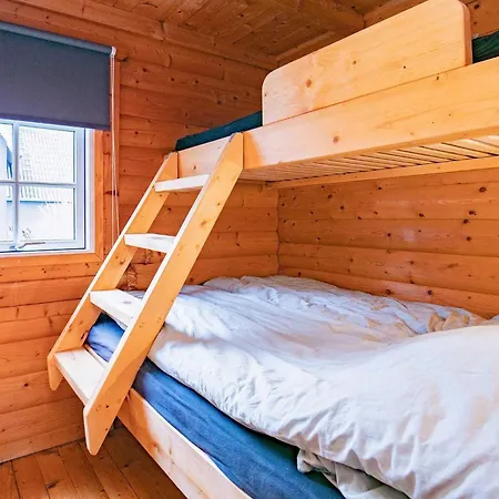 4 Person In Semesterbostad *