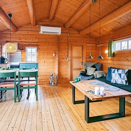 4 Person In אסנס